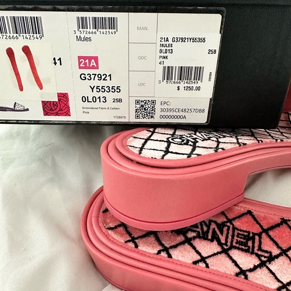 Pink Chanel mules - Picture 2 of 4